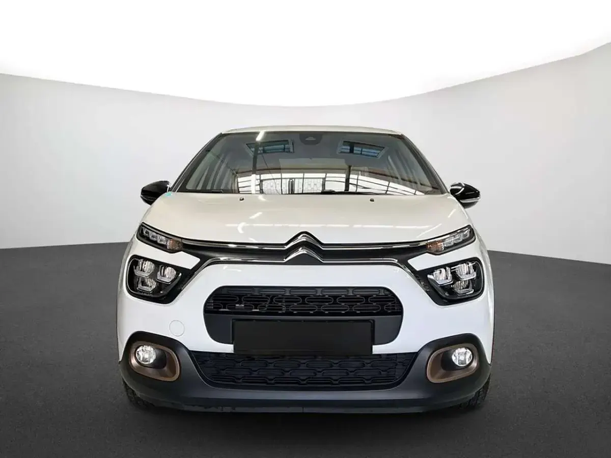 Używany Citroën C3 82 KM (60 kW) 2023 Biały Hatchback