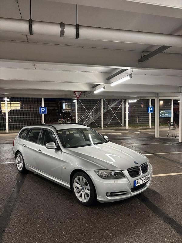 Silber Gebraucht 2012 BMW 320 Kombi | 4.990 € (Superpreis) - Bild 1/4