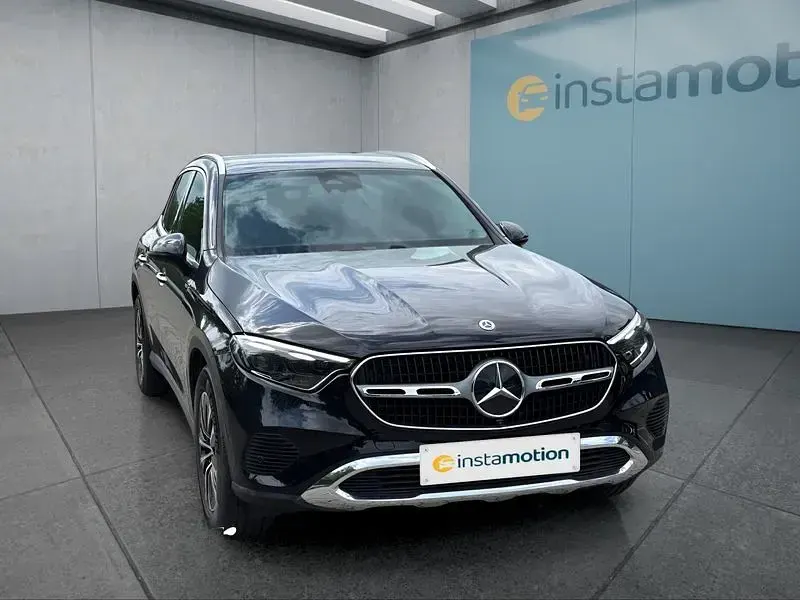 Gebraucht Mercedes GLC220 197 PS (144 kW) 2025 Schwarz SUV