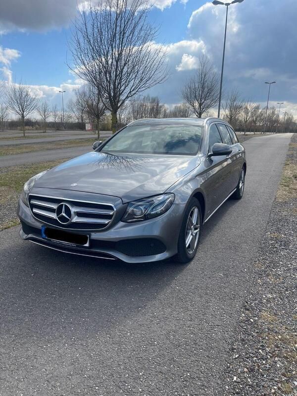Grau Gebraucht 2017 Mercedes E350 Avantgarde Kombi | 16.750 € (Fairer Preis) - Bild 1/4