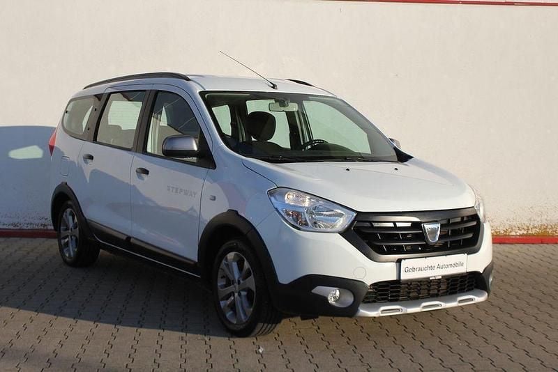Weiß Gebraucht 2016 Dacia Lodgy Stepway Van / Kleinbus | 8.190 € (Guter Preis) - Bild 1/4