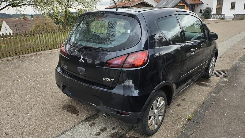 Second-hand Mitsubishi Colt 75 CP (55 kW) 2011 Negru Hatchback