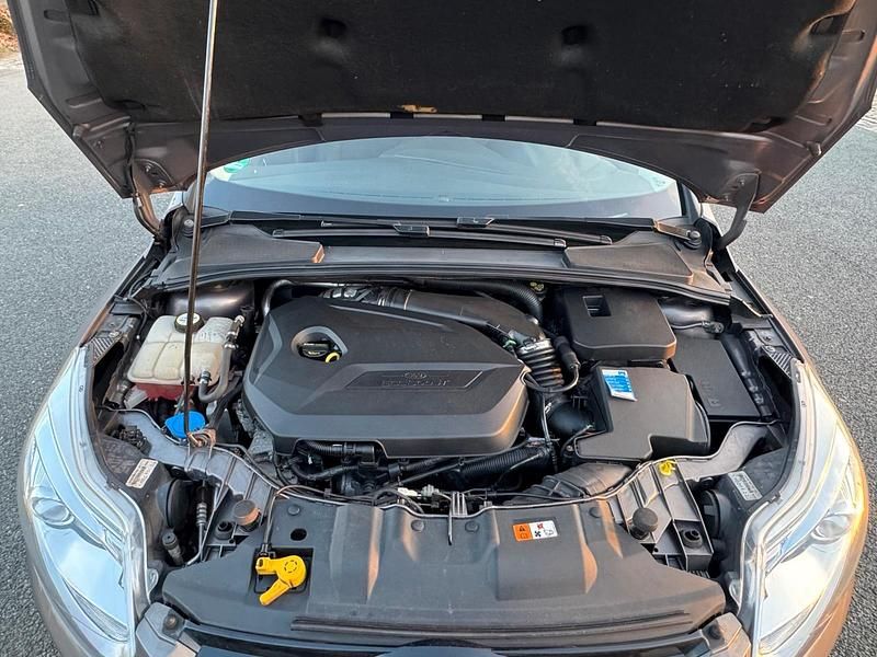 Gebraucht Ford Focus 150 PS (110 kW) 2012 Grau Kombi