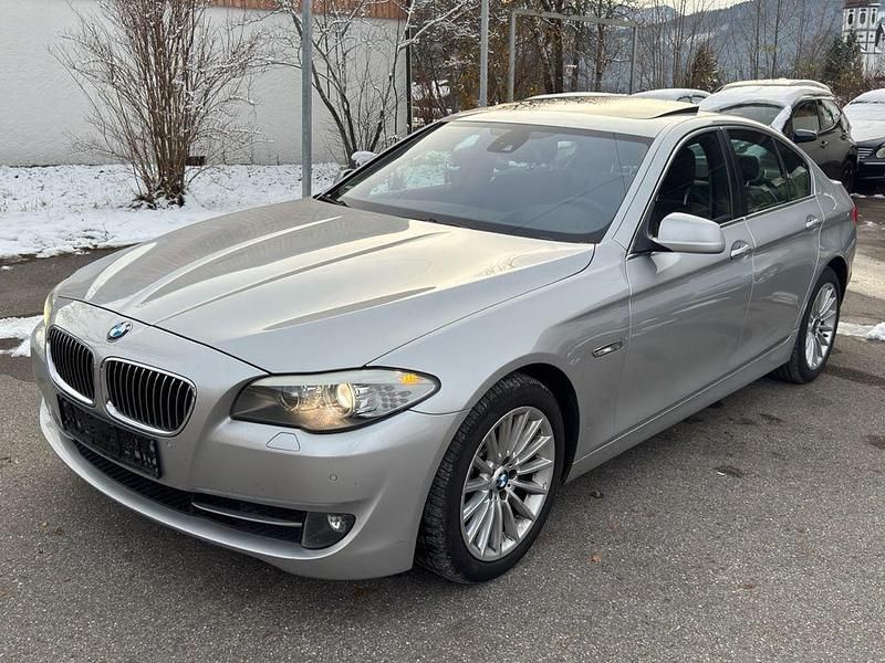 Gebraucht BMW 525 Sport Line 204 PS (150 kW) 2011 Silber Limousine