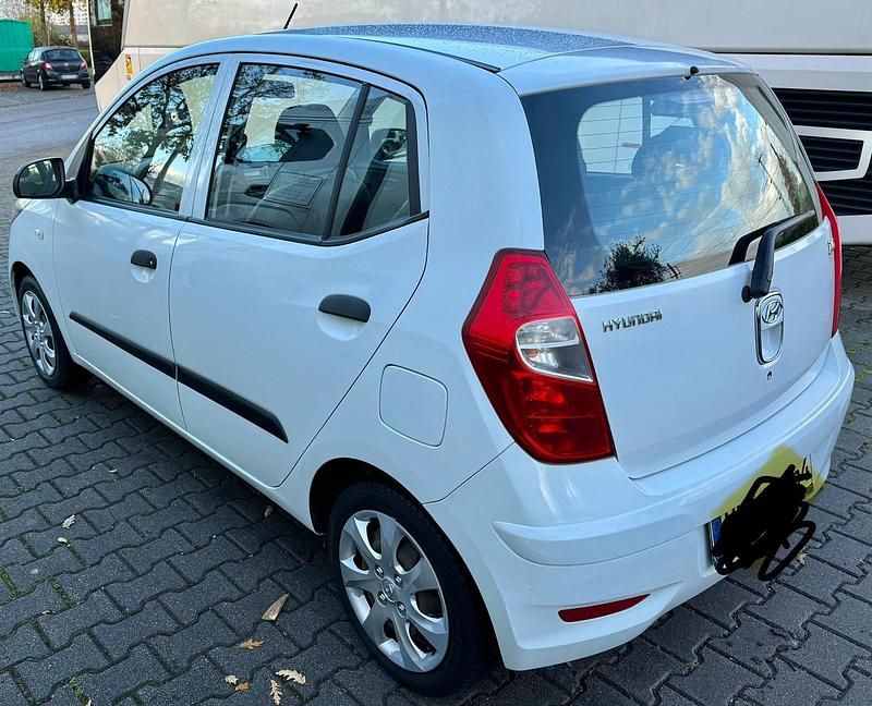 Weiß Gebraucht 2013 Hyundai i10 Kleinwagen | 3.300 € (Fairer Preis) - Bild 1/4