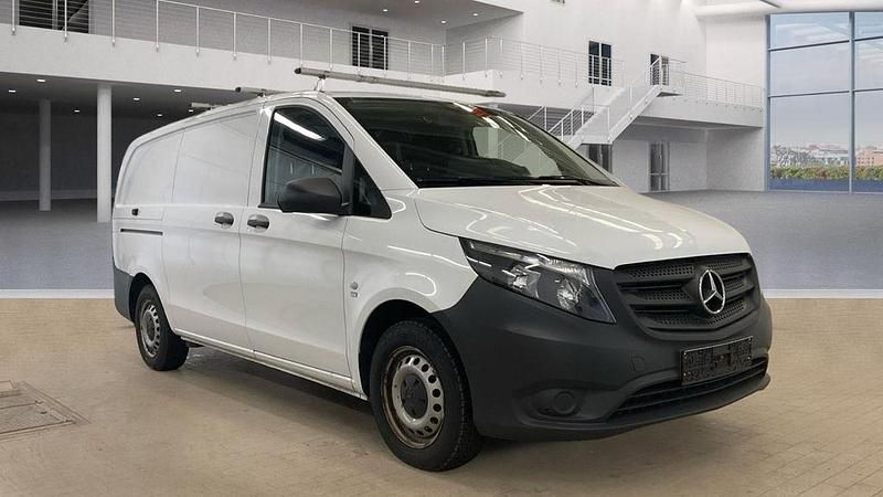 Weiß Gebraucht 2022 Mercedes Vito Van / Kleinbus | 23.900 € (Superpreis) - Bild 1/4