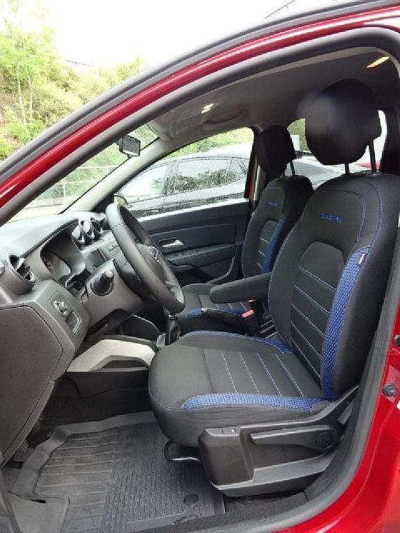 Gebraucht Dacia Duster Celebration 131 PS (96 kW) 2020 Fusionrot (metallic) SUV