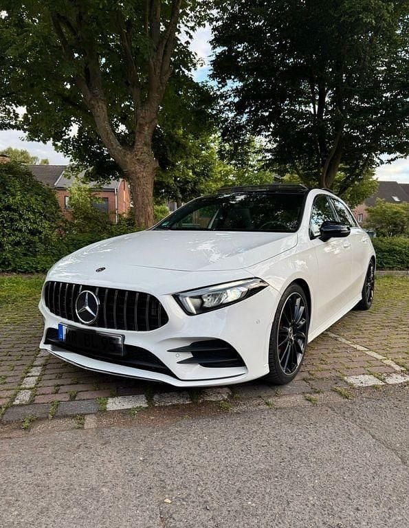 Weiß Gebraucht 2019 Mercedes A220 Limousine | 27.000 € (Teuer) - Bild 1/4