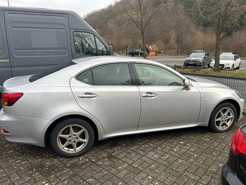 Gebraucht Lexus IS220d 177 PS (130 kW) 2006 Silber Limousine