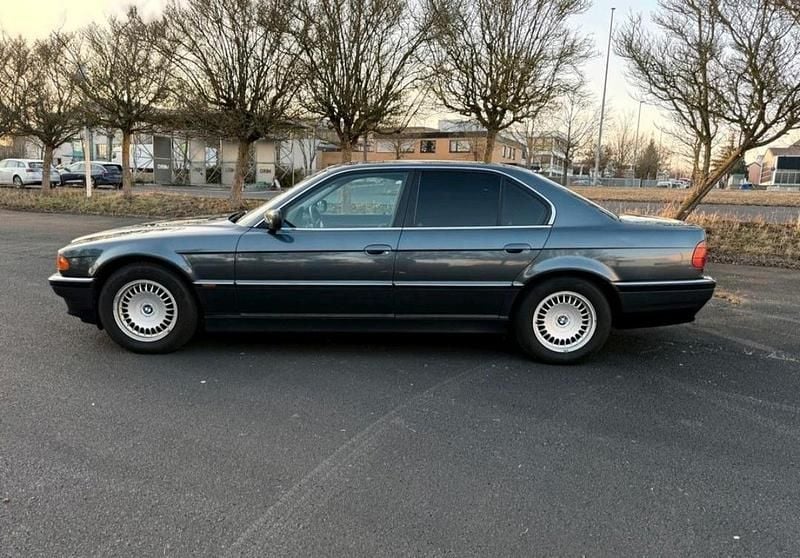 Gebraucht BMW 730 184 PS (135 kW) 1998 Grau Limousine