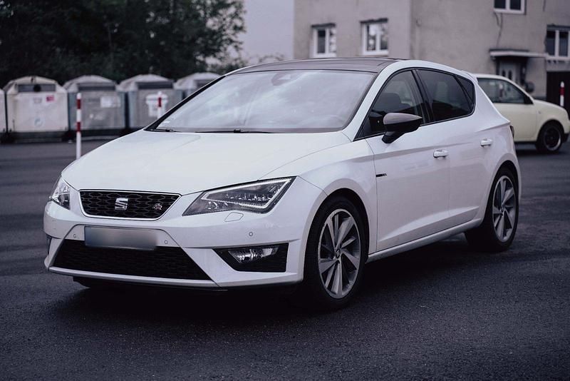 Weiß Gebraucht 2016 Seat Leon FR Limousine | 11.000 € (Fairer Preis) - Bild 1/4
