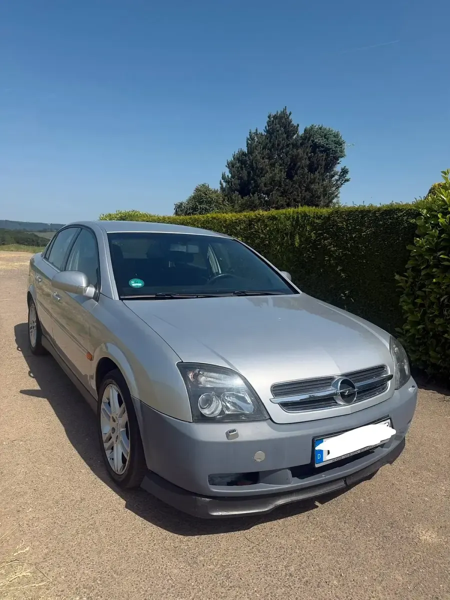 Begagnad Opel Vectra 140 HK (102 kW) 2003 Silver Sedan