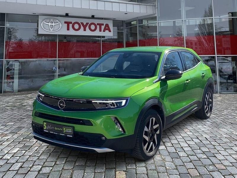 Gebraucht Opel Mokka Elegance 131 PS (96 kW) 2023 Matcha green/ikone gruen SUV