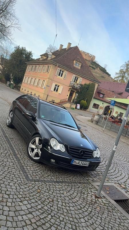Schwarz Gebraucht 2006 Mercedes C320 Kombi | 1.700 € (Guter Preis) - Bild 1/4