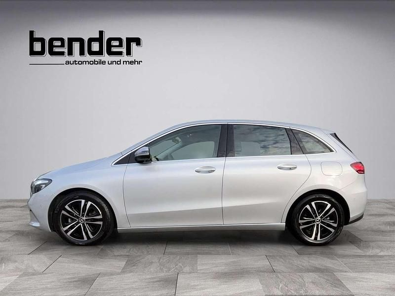 Gebraucht Mercedes B200 Progressive 163 PS (119 kW) 2023 Iridiumsilber  metalliclack Van / Kleinbus