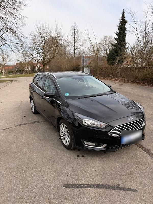 Gebraucht Ford Focus Titanium 125 PS (91 kW) 2017 Schwarz Kombi