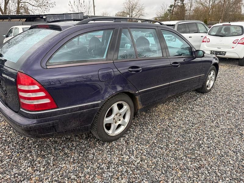 Gebraucht Mercedes C200 163 PS (119 kW) 2003 Blau Kombi