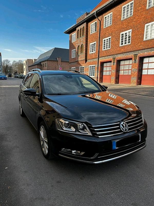 Gebraucht VW Passat Highline 140 PS (102 kW) 2012 Schwarz Kombi