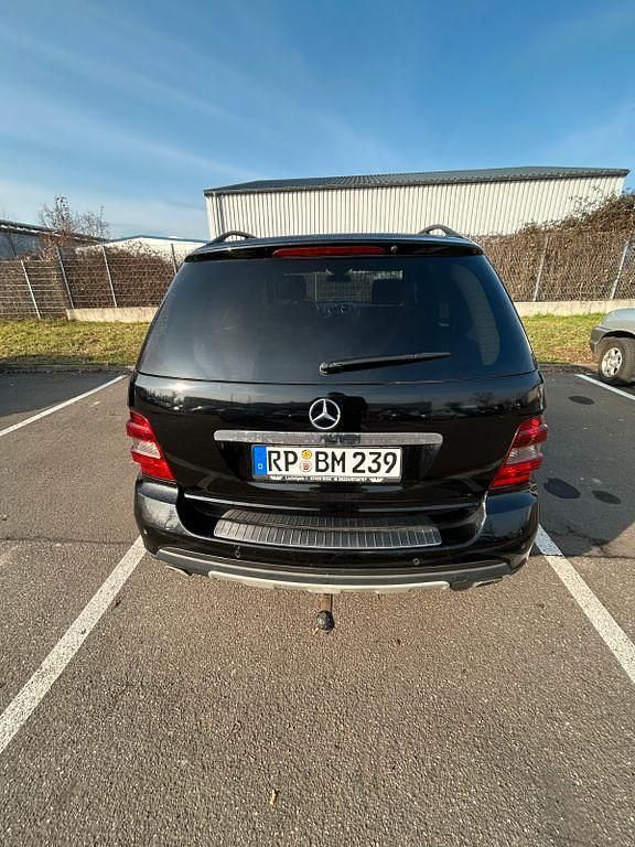 Gebraucht Mercedes ML320 224 PS (164 kW) 2006 Schwarz SUV