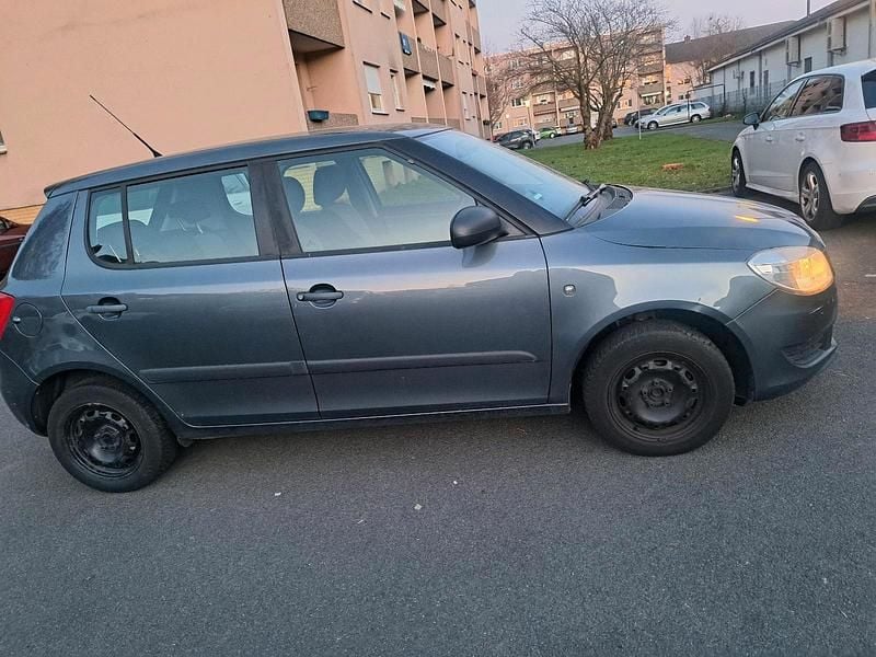 Gebraucht Skoda Fabia 70 PS (51 kW) 2010 Grau Kleinwagen
