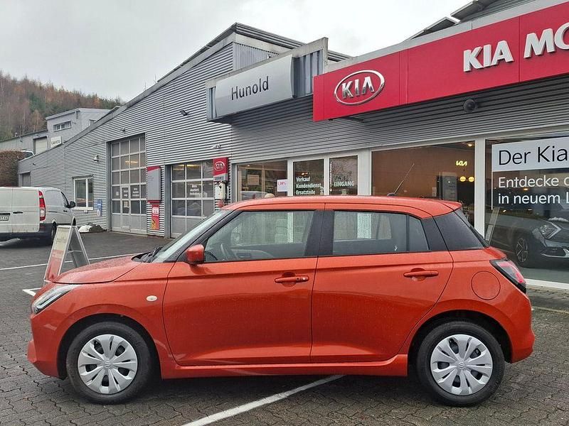 Neu Suzuki Swift Club 83 PS (61 kW) 2025 Orange Kleinwagen