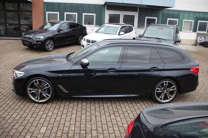 Gebraucht BMW 550 400 PS (294 kW) 2018 Carbonschwarz metallic Kombi