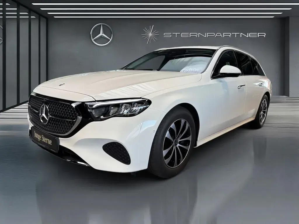 Usado Mercedes E220 Avantgarde 197 CV (144 kW) 2025 Blanco Berlina
