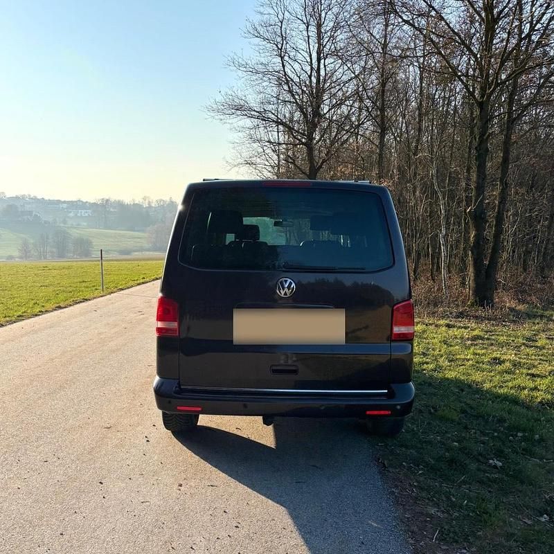 Second-hand VW Multivan 180 CP (132 kW) 2011 Maro Monovolum