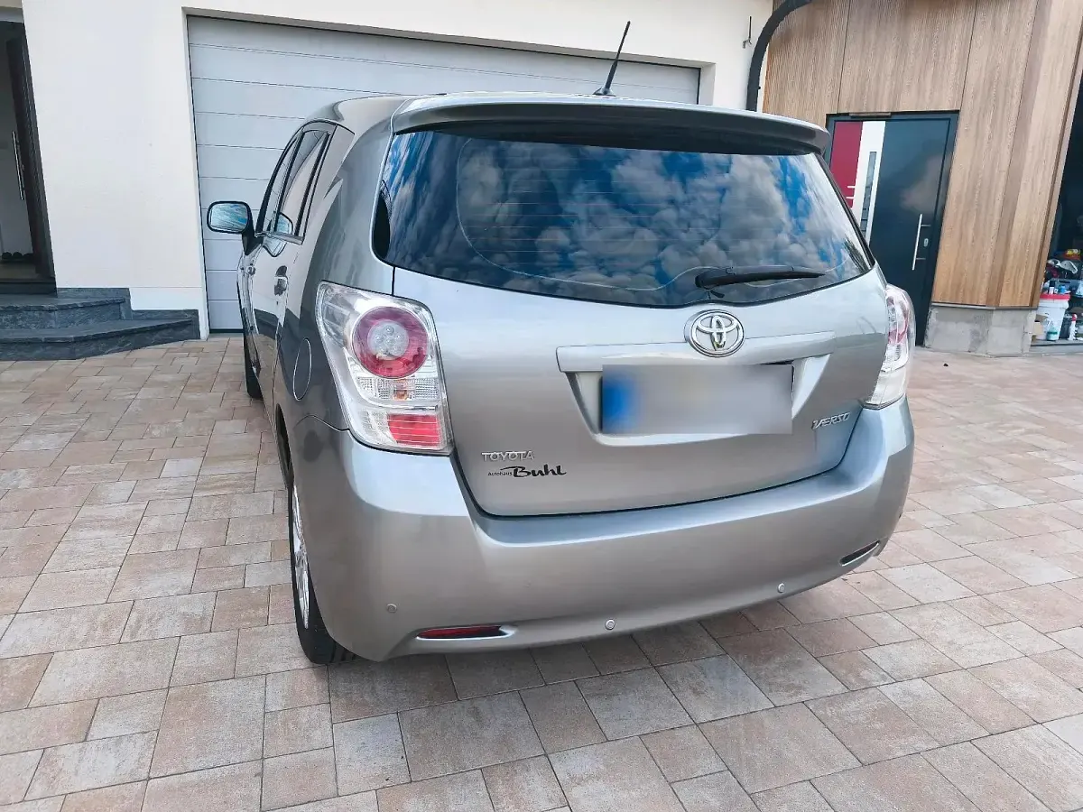 Gebraucht Toyota Verso 147 PS (108 kW) 2010 Beige Van / Kleinbus