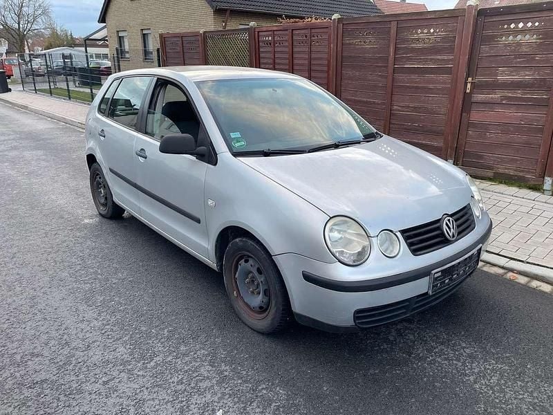 Silber Gebraucht 2004 VW Polo Limousine | 400 € (Guter Preis) - Bild 1/4