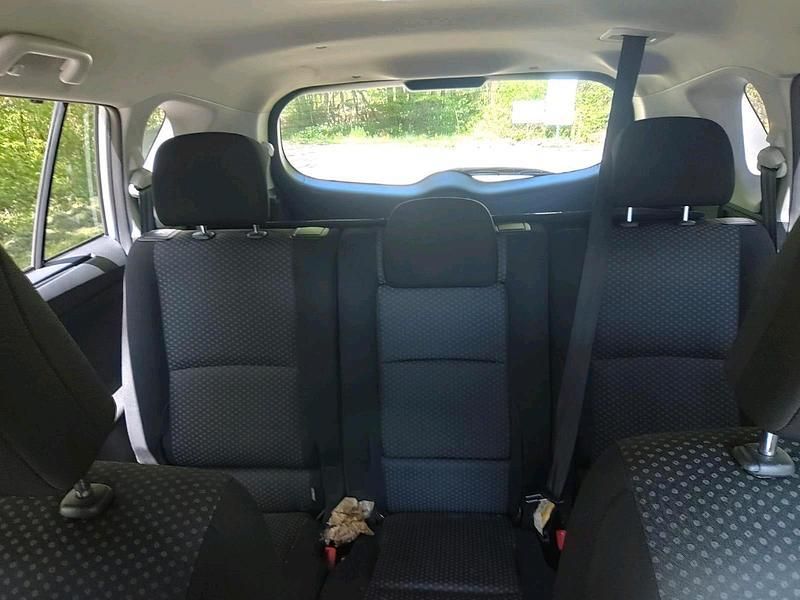 Weiß Gebraucht 2011 Toyota Verso Van / Kleinbus | 5.000 € (Fairer Preis) - Bild 1/4