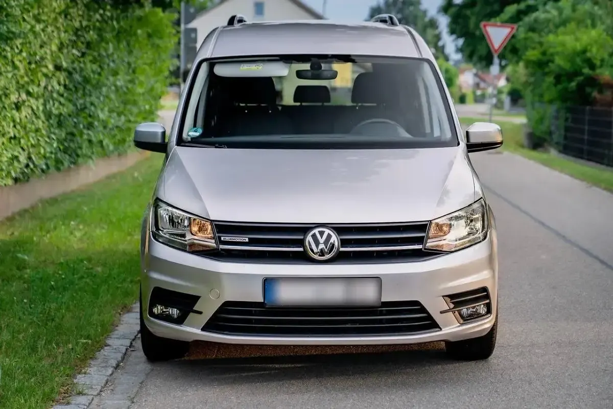 Gebraucht VW Caddy Maxi 140 PS (102 kW) 2018 Silber Van / Kleinbus