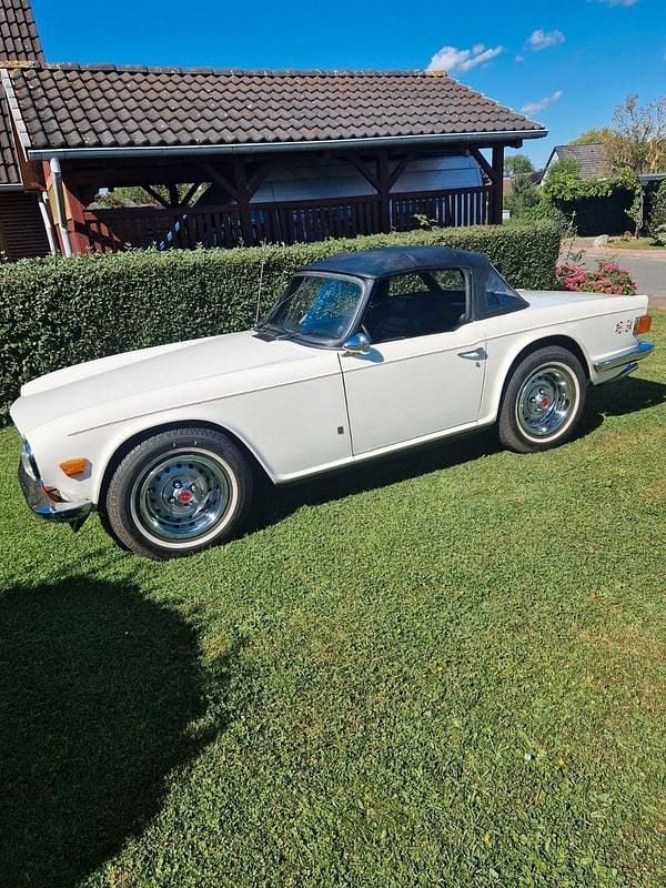 Weiß Gebraucht 1973 Triumph TR6 Cabrio | 18.400 € - Bild 1/4