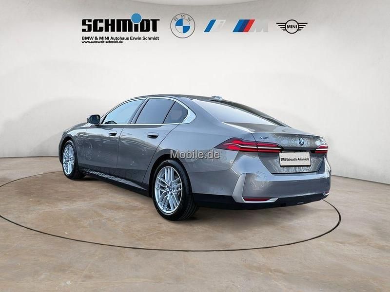 Gebraucht BMW 550e Sport Line 489 PS (359 kW) 2024 Grau Limousine