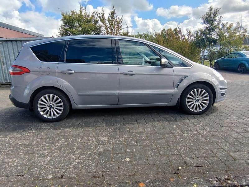 Grau Gebraucht 2013 Ford S-MAX Trend Van / Kleinbus | 10.500 € (Teuer) - Bild 1/4