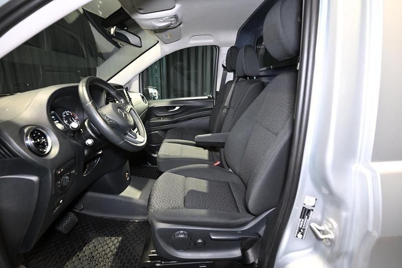 Gebraucht Mercedes Vito 163 PS (119 kW) 2024 Brillantsilber metallic Van
