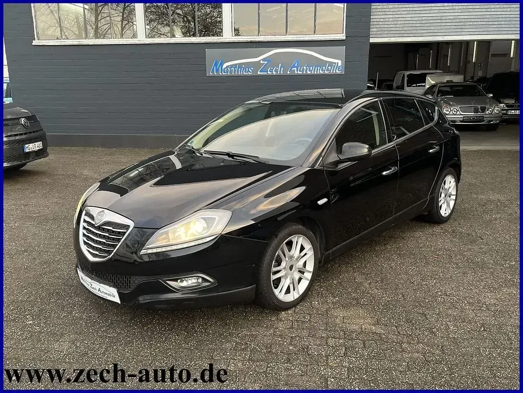 Gebraucht Lancia Delta 120 PS (88 kW) 2011 Schwarz Kleinwagen