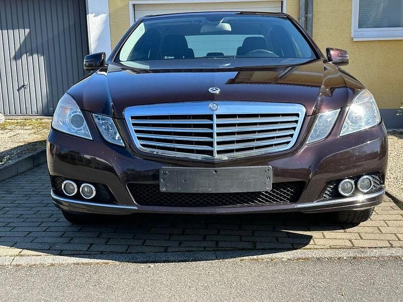 Gebraucht Mercedes E200 Elegance 184 PS (135 kW) 2010 Braun Limousine