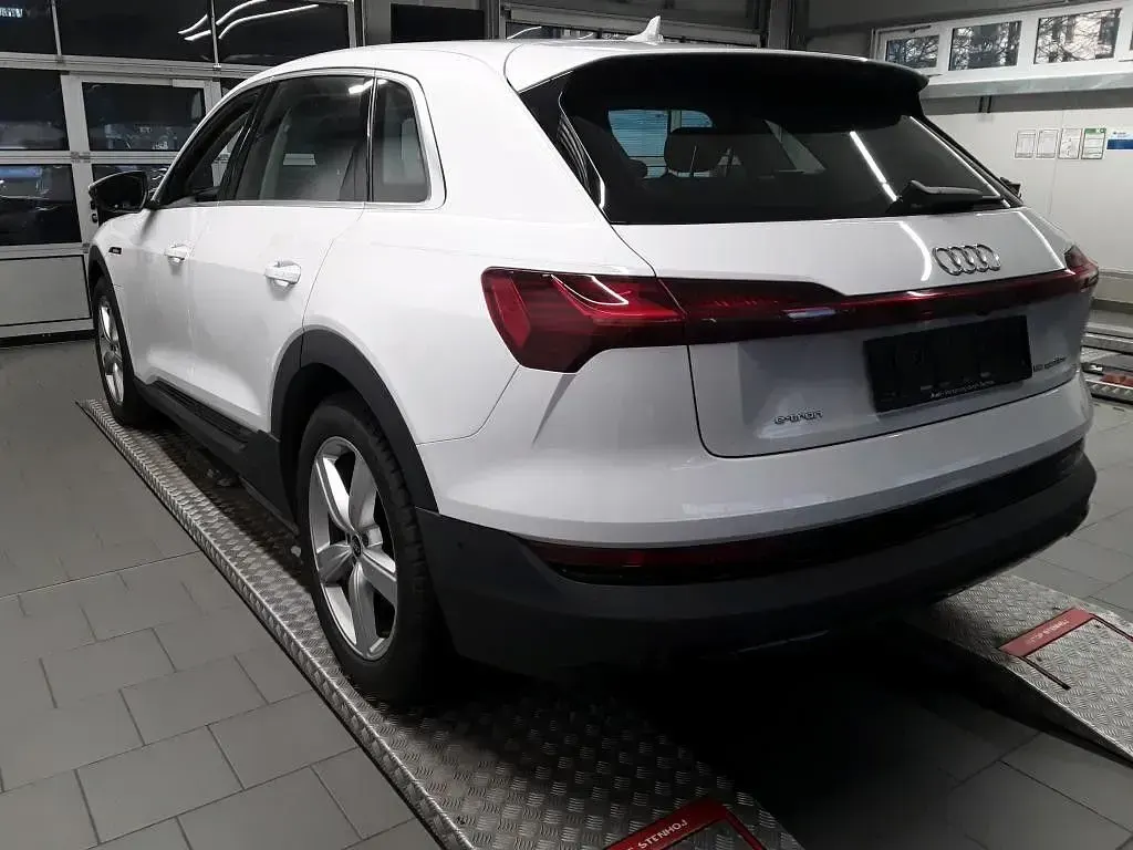 Gebraucht Audi e-tron Ambiente 230 kW (313 PS) 2023 Weiß SUV