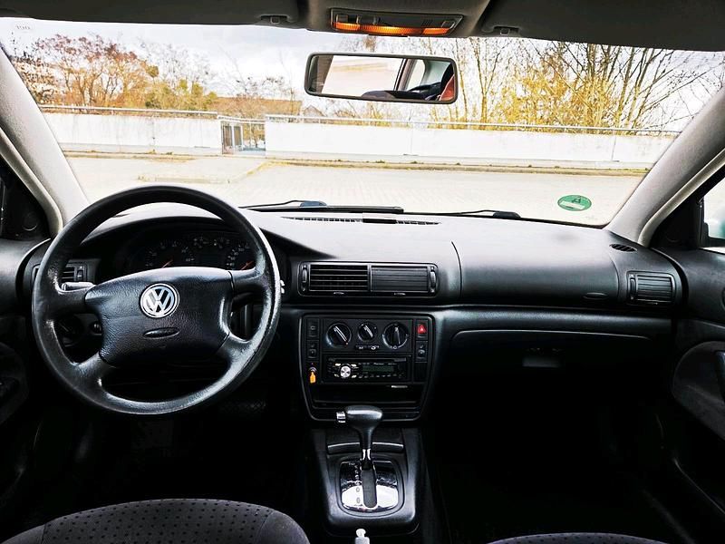 Gebraucht VW Passat 125 PS (91 kW) 1999 Violet Limousine