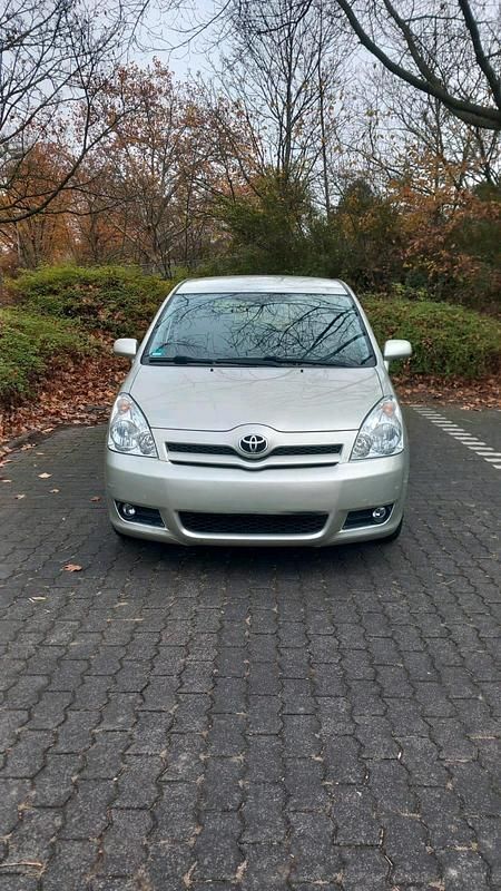 Silber Gebraucht 2008 Toyota Corolla Verso Van / Kleinbus | 6.000 € (Etwas zu teuer) - Bild 1/4