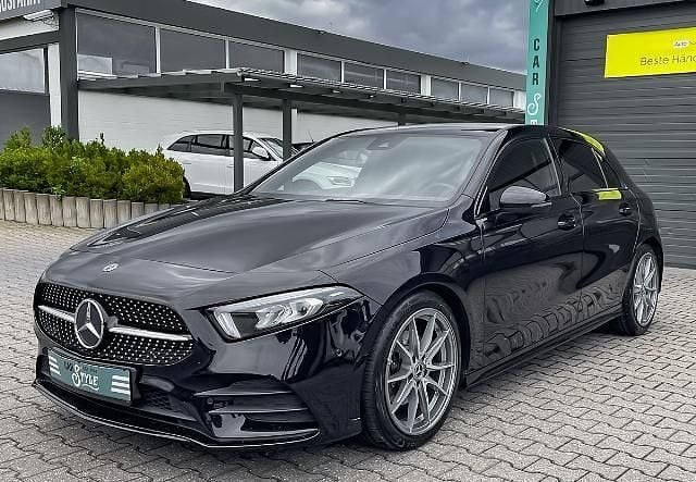 Schwarz Gebraucht 2019 Mercedes A180 AMG line Limousine | 23.970 € (Fairer Preis) - Bild 1/4
