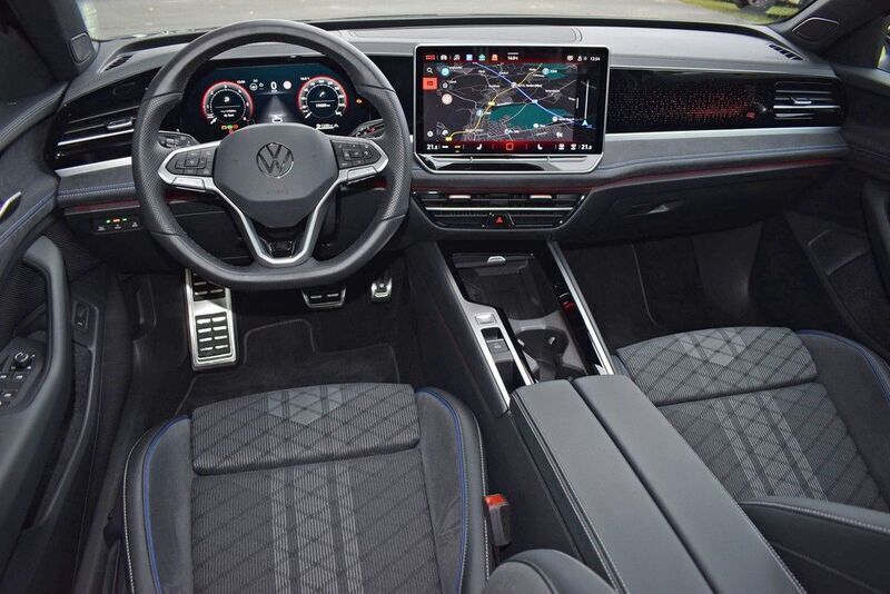 Gebraucht VW Passat R-line 150 PS (110 kW) 2024 Andere farbe Kombi