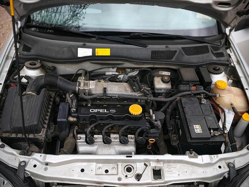 Gebraucht Opel Astra 86 PS (63 kW) 2002 Silber Limousine