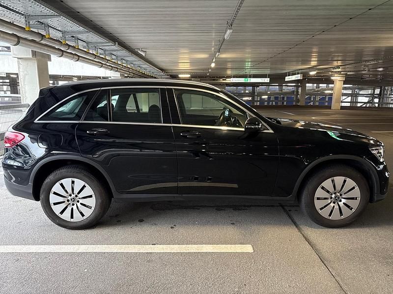 Gebraucht Mercedes GLC300e 320 PS (235 kW) 2021 Schwarz SUV