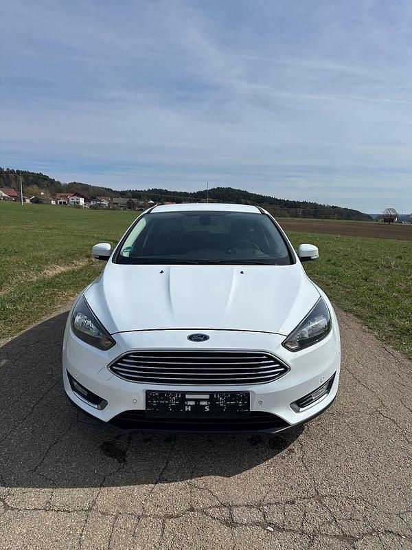 Gebraucht Ford Focus Titanium 101 PS (74 kW) 2016 Weiß Kombi