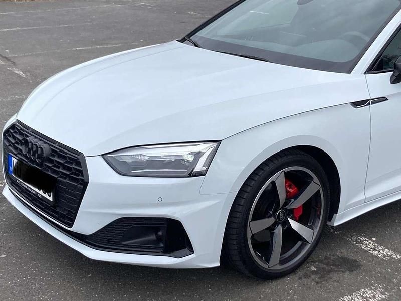 Weiß Gebraucht 2022 Audi A5 Sportback Limousine | 43.400 € (Teuer) - Bild 1/4