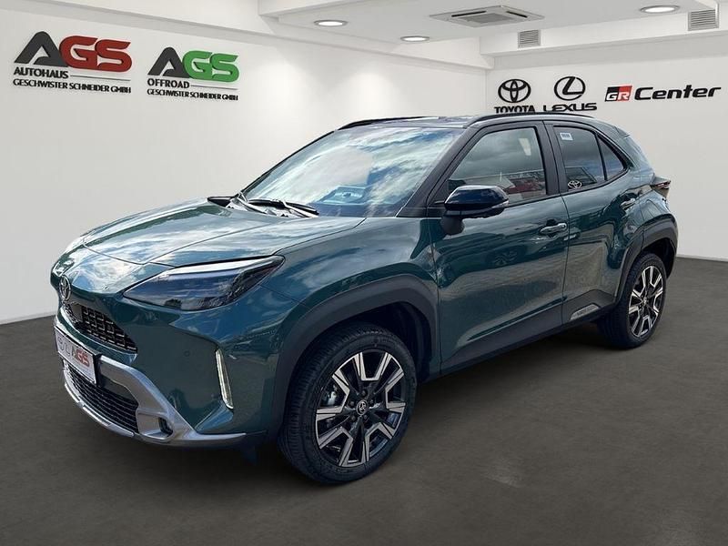 Grün Neu 2025 Toyota Yaris Cross Plus SUV | 38.350 € - Bild 1/4