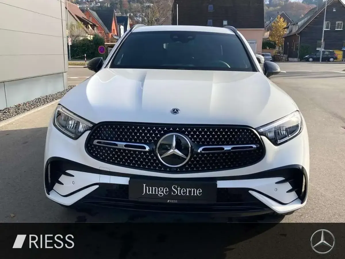 Gebraucht Mercedes GLC220 AMG 197 PS (144 kW) 2025 Unilack polarweiß SUV