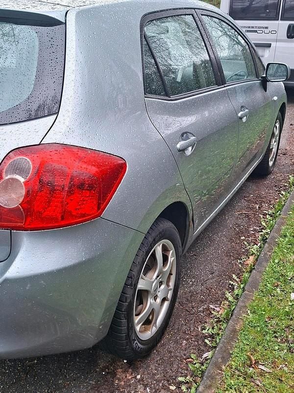 Gebraucht Toyota Auris 124 PS (91 kW) 2008 Grau Kleinwagen
